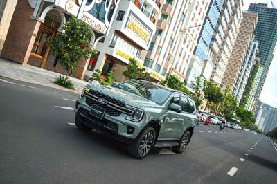 2026 Everest Platinum 2.3 máy xăng Đang hot