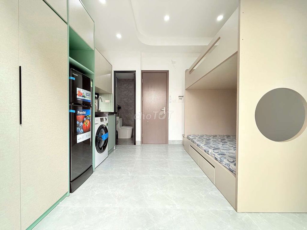 Шикарная квартира-студия 25м² с полной мебелью, стиральной машиной и балконом на Чыонг Тинь