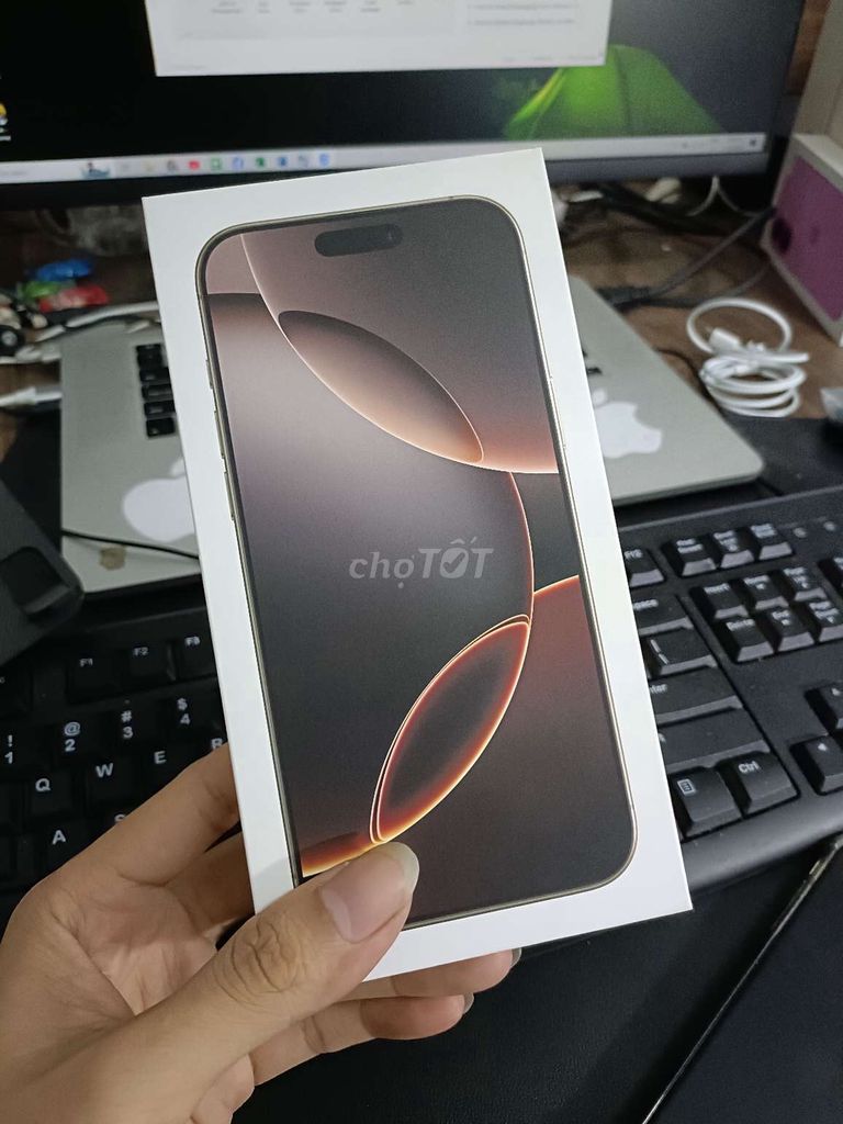 iPhone 16 Pro Max 256GB Titan sa mạc new VN