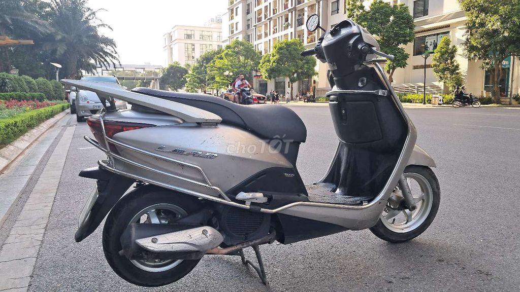 Honda Lead 2011, серебристый