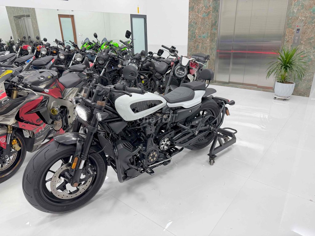 Harley-Davidson Sportster S 1250 Trắng Công Tử. Mua bán Xe máy tại   được đăng bởi Tấn Đạt MoTor Tổng Đại Lý Xe Giá Tốt Nhất Hà Nội hình 4