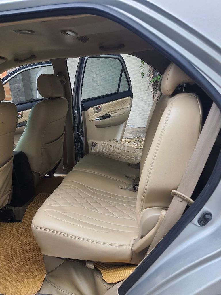 Toyota Fortuner 2014 серебристый автомат