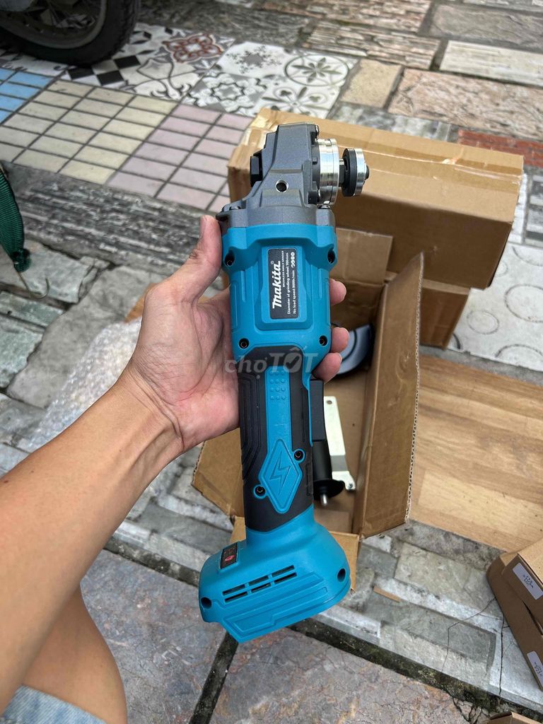 Máy mài góc ko than Mkt DGA504 china sx 319k.. Mua bán Nội thất, đồ gia dụng khác tại Quận Ninh Kiều Cần Thơ được đăng bởi Mua bán điện tử gia dụng ninh kiều cần thơ hình 1