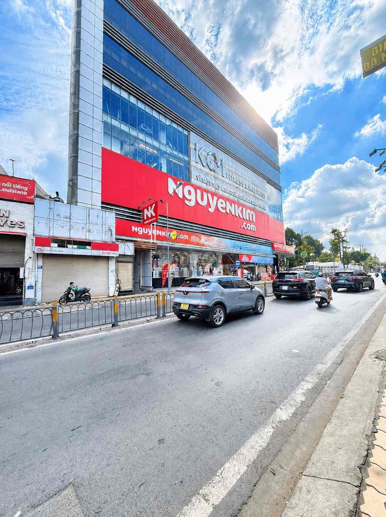 Срочная продажа дома 4-го уровня в грузовом переулке, 50м от станции Тху Дык