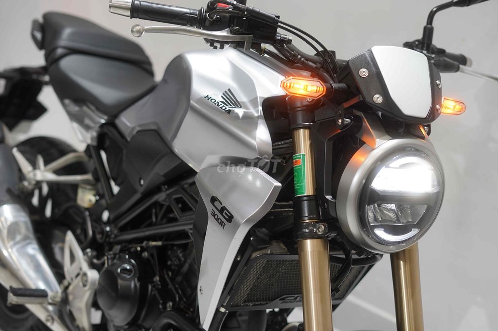 Honda CB300R Bạc 10000 km. Mua bán Xe máy tại Quận 12 Tp Hồ Chí Minh được đăng bởi Thiên Tài hình 3