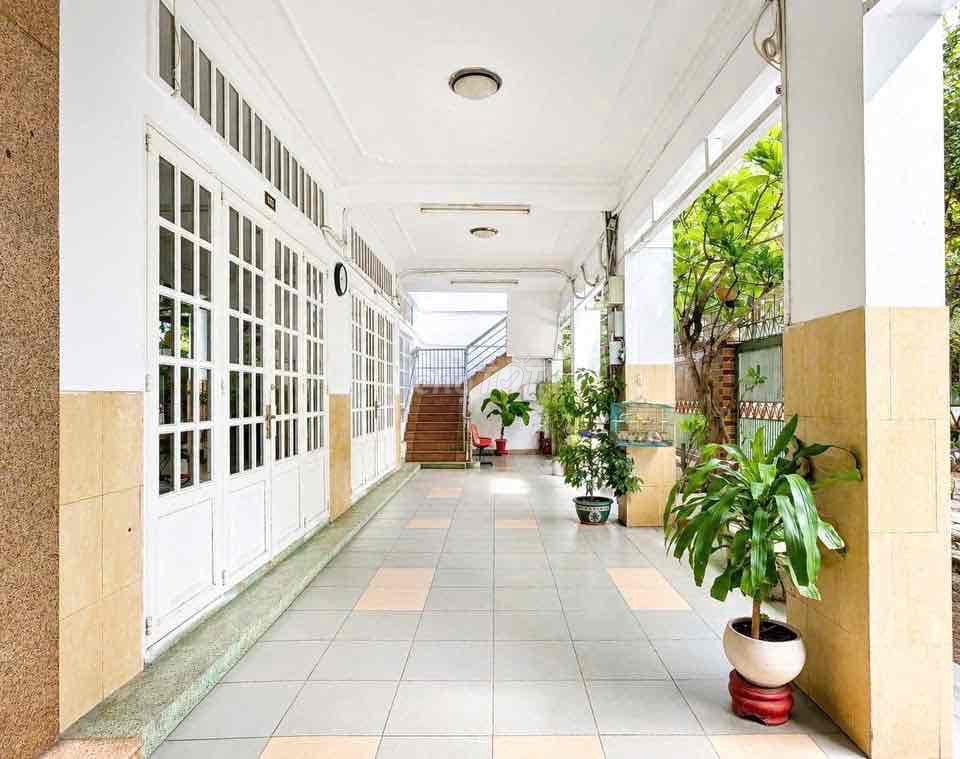 Nhà mặt phố 3tầng + sân thựơng  , 15phòng . Tân Phú