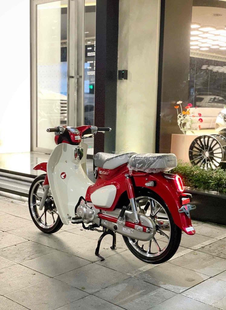 Honda Super Cub C125 Đỏ. Mua bán Xe máy tại Quận Cầu Giấy Hà Nội được đăng bởi Tuấn Việt Motor hình 3