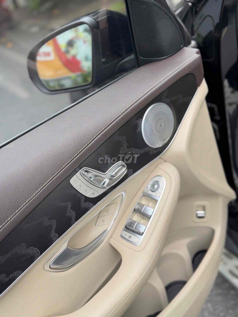 Mercedes Benz GLC300 4Matic sx 2018 đen/kem