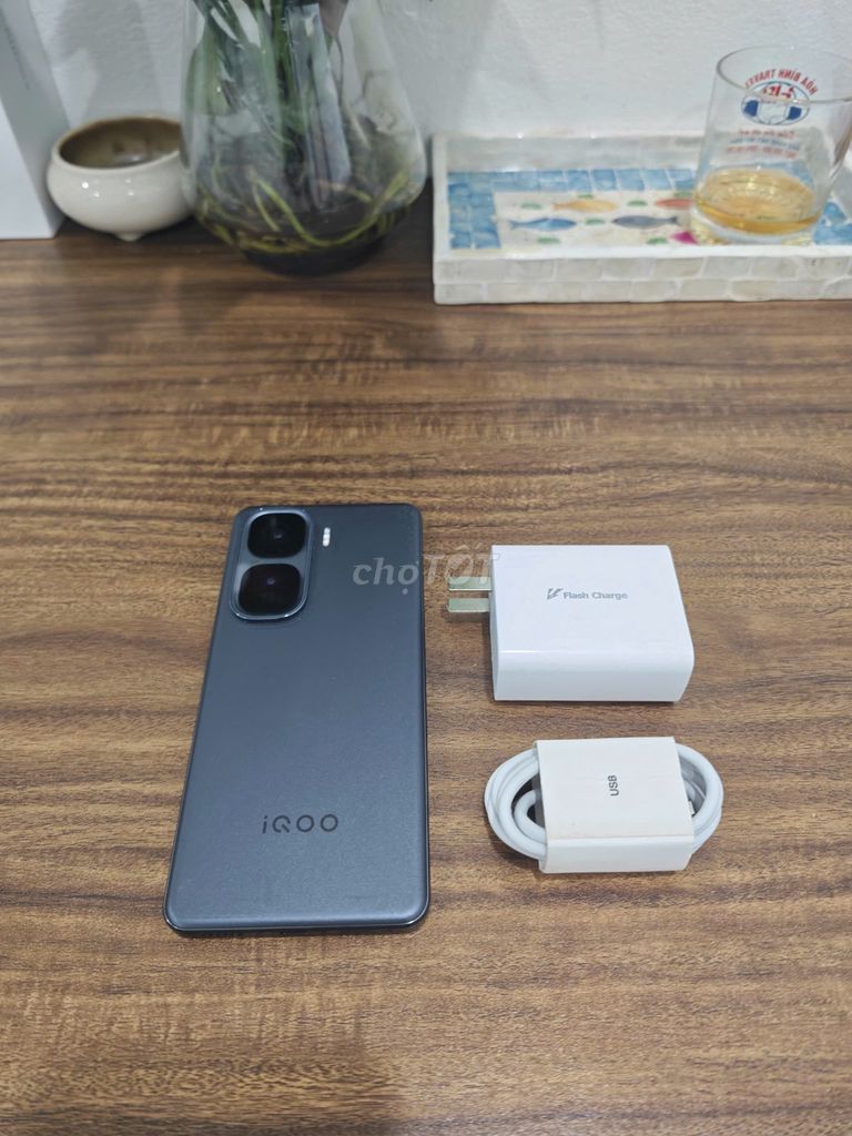 Vivo IQOO Neo 10 5G Đen 12/256 sạc 80w có ship COD. Mua bán Điện thoại tại Quận Hoàng Mai Hà Nội được đăng bởi Trần Ngọc Hiếu hình 1