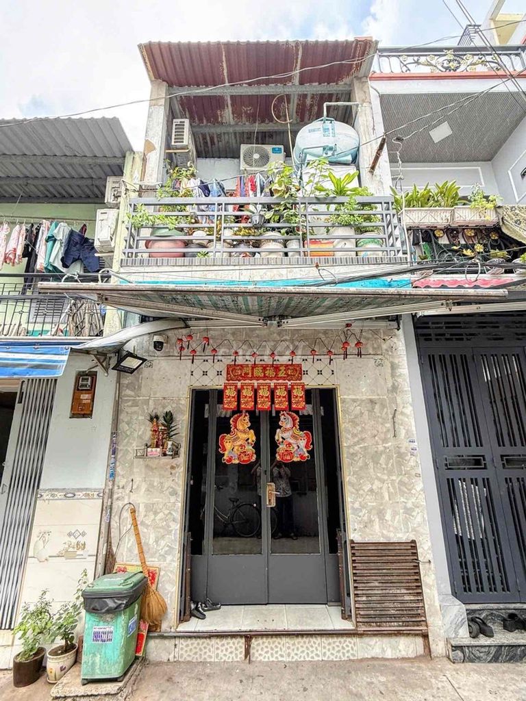Hot, Bán gấp Nhà riêng Chiến Lược BTân, 32m2, 3 tầng, hẻm xe hơi, 2ty7