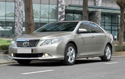 Toyota Camry 2.5Q 2014 màu vàng cát