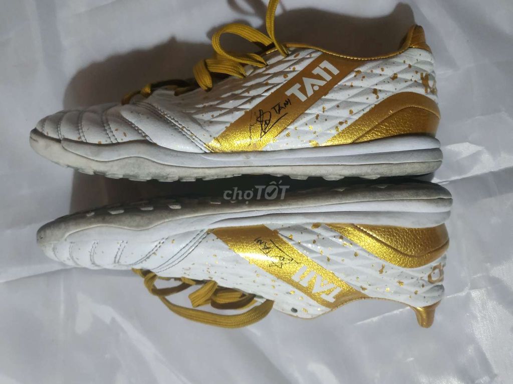 Giày bóng đá Kamito TA11 size 40. Mua bán Đồ thể thao, Dã ngoại tại Quận Hà Đông Hà Nội được đăng bởi Lê quân hình 1