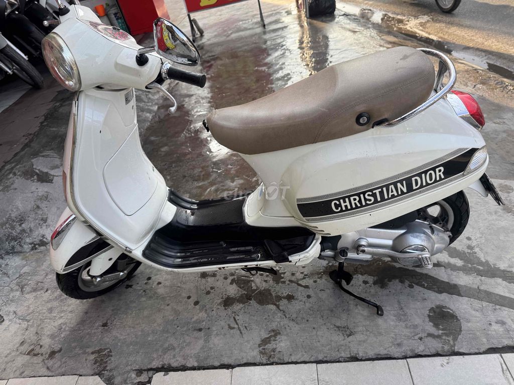 Piaggio Vespa 2010 màu Trắng. Mua bán Xe máy tại Thành phố Thủ Đức Tp Hồ Chí Minh được đăng bởi Anh Phát hình 4