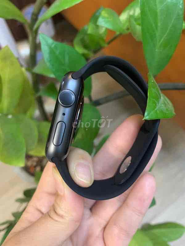 Apple Watch SE 44mm Đen Likenew keng zin. Mua bán Thiết bị đeo thông minh tại Quận Tân Bình Tp Hồ Chí Minh được đăng bởi Shop Trung Văn Apple Watch hình 1
