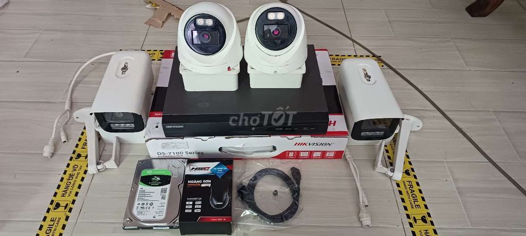 Bộ camera Hikvision DS-7100 Series. Mua bán Máy ảnh, Máy quay tại Huyện Mỏ Cày Bắc Bến Tre được đăng bởi Thanh Lý Tháo Dỡ Văn Phòng Tận Nơi hình 1
