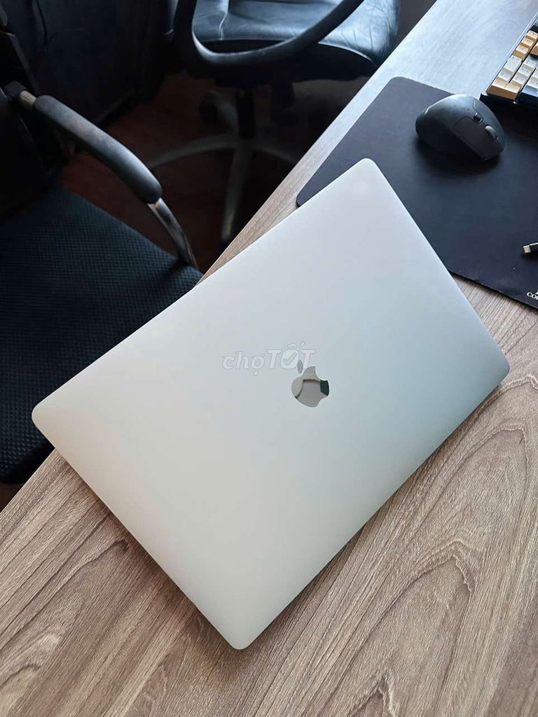 Apple MacBook Pro i7 15 inch 16GB/512GB. Mua bán Laptop tại Thành phố Thủ Đức Tp Hồ Chí Minh được đăng bởi Dao Dinh Vinh hình 1