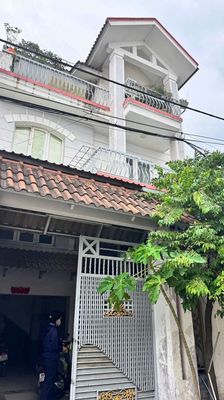 CHO THUÊ BIỆT THỰ VEN SÔNG HIỆP BÌNH CHÁNH–HẦM XE RỘNG – SÁT GIGAMALL
