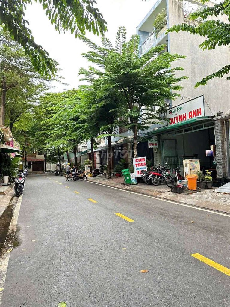 Дом на первой линии улицы 9м, двор для авто, Хиеп Бинь, Ван Phuc City