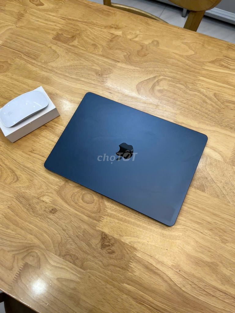 Macbook Air M2 Midnight + Apple Mouse 2