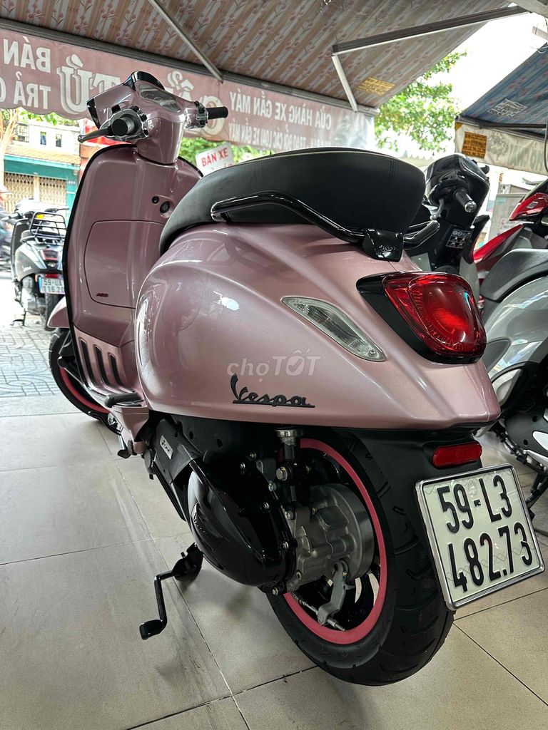 piaggio mua 2023 chạy 7 ngàn km mới 99% zin 100%. Mua bán Xe máy tại Quận 8 Tp Hồ Chí Minh được đăng bởi A. Hải hình 6