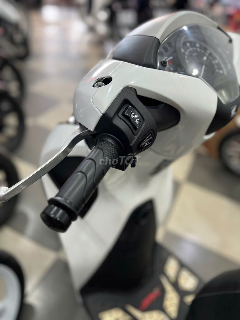 Honda SHVN 125 ABS 2019 Trắng. Mua bán Xe máy tại Huyện Trảng Bom Đồng Nai được đăng bởi phương hình 4
