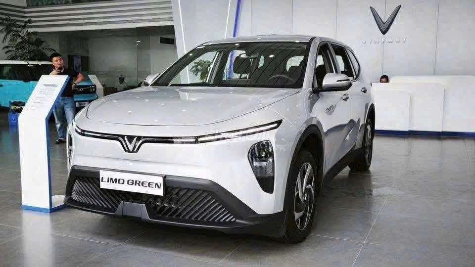 LIMO GREEN 2025  CHÍNH SÁCH GIẢM GIÁ XĂNG ĐIỆN. Mua bán Ô tô tại   được đăng bởi Cường Kupro VINFAST hình 1