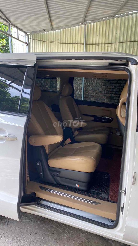 Kia Sedona 2019 белый 90.000 км
