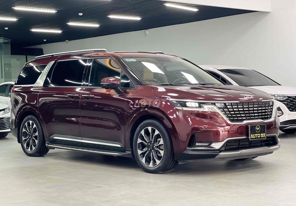 Kia Carnival Premium Model 2023 в отличном состоянии