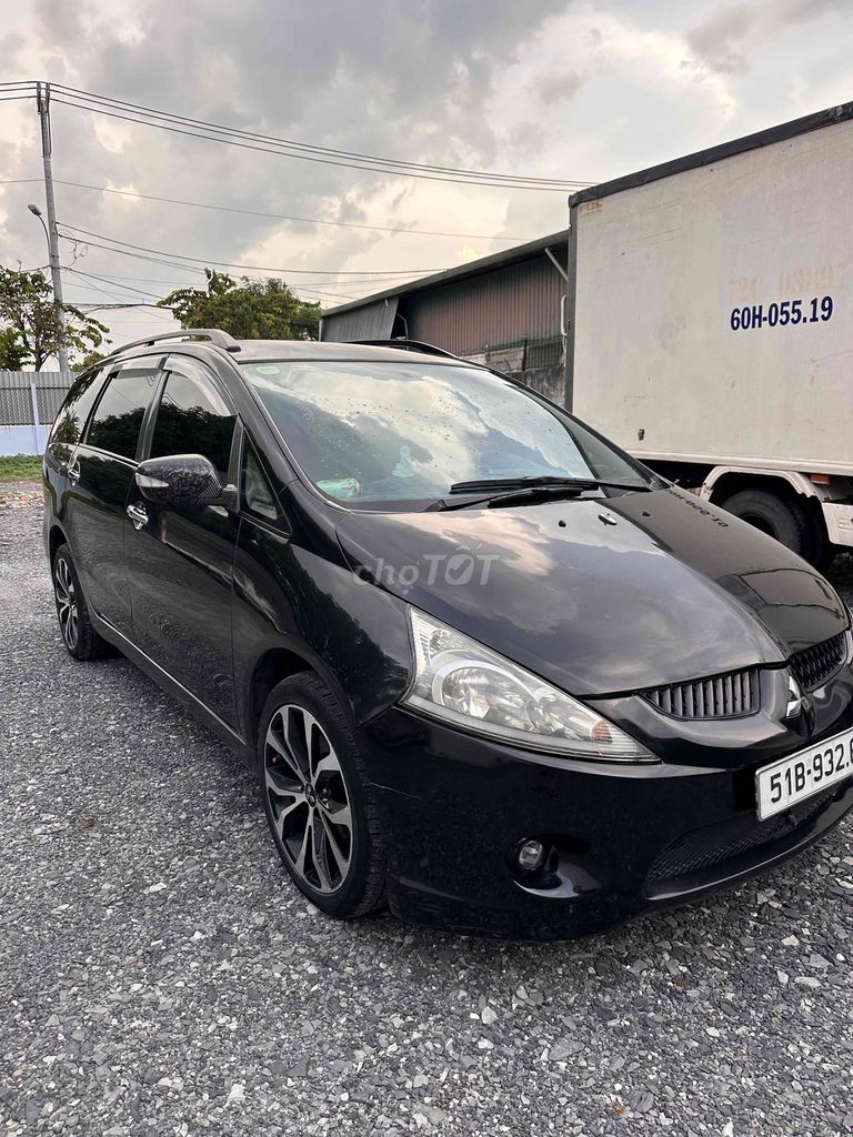 Mitsubishi Grandis 2005 черный автомат 7 мест
