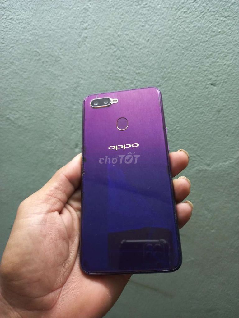 Oppo f9 ram 4/64gb ae cần ib giá 900k