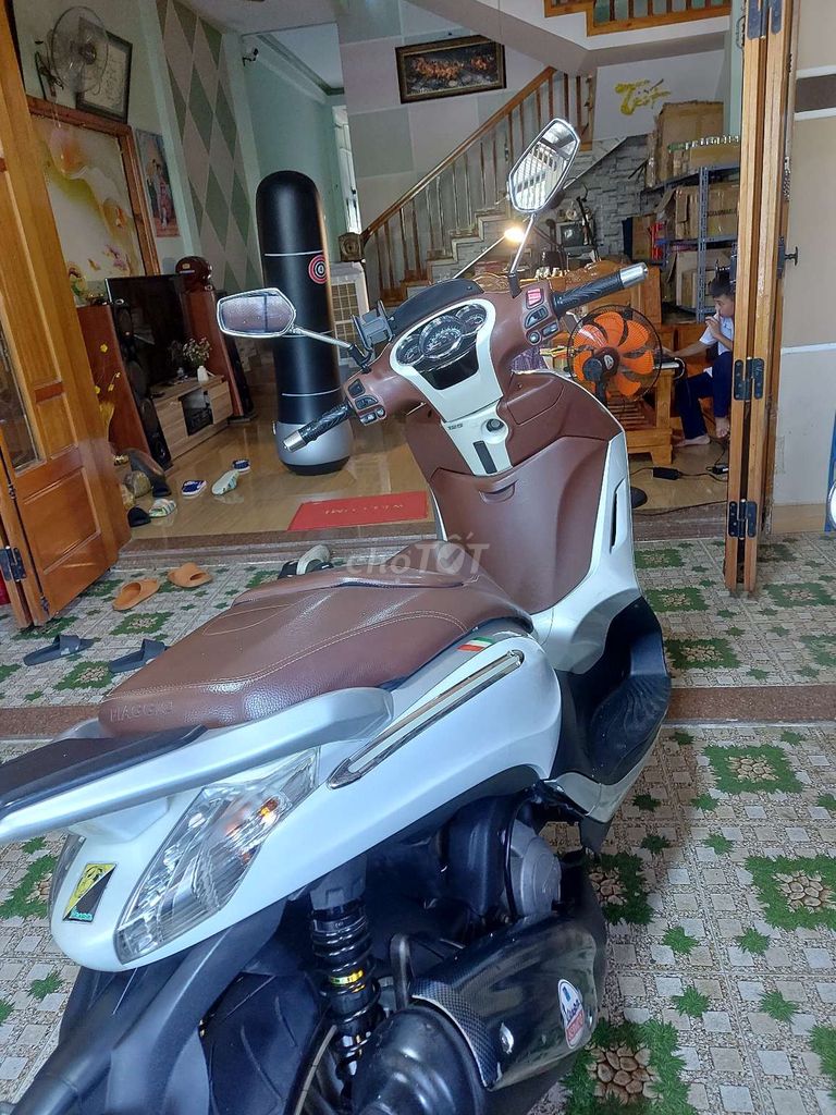 Cần tiền bán gấp em beverly 125cc nhập khẩu itali