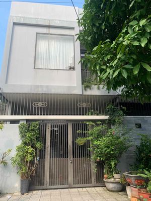 🏠 BÁN NHÀ PHỐ HIỆN ĐẠI – VIEW SÂN BÓNG – NGAY SÁT CẦU ĐANG XUYÊN SÔNG