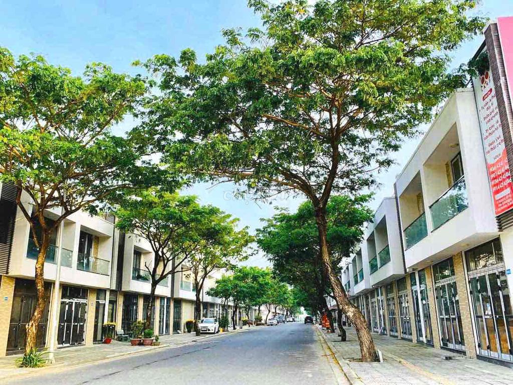 Bán Gấp Shophouse FPT, đường 9m5 kinh doanh tốt