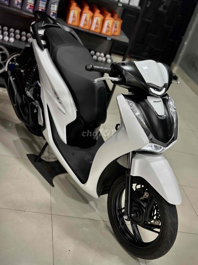 Sh125i 2024 Odo8k Lướt chính chủ ( Hỗ trợ GÓP ) 🔥🔥. Mua bán Xe máy tại Thị xã Phú Mỹ Bà Rịa - Vũng Tàu được đăng bởi Cửa Hàng Xe Máy Phú Mỹ hình 8