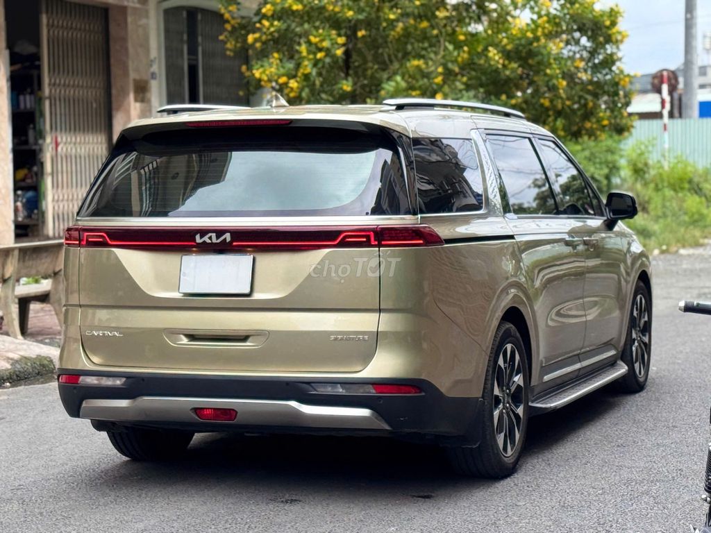 Kia Carnival Signature 2022, золотой песок, 7-местный