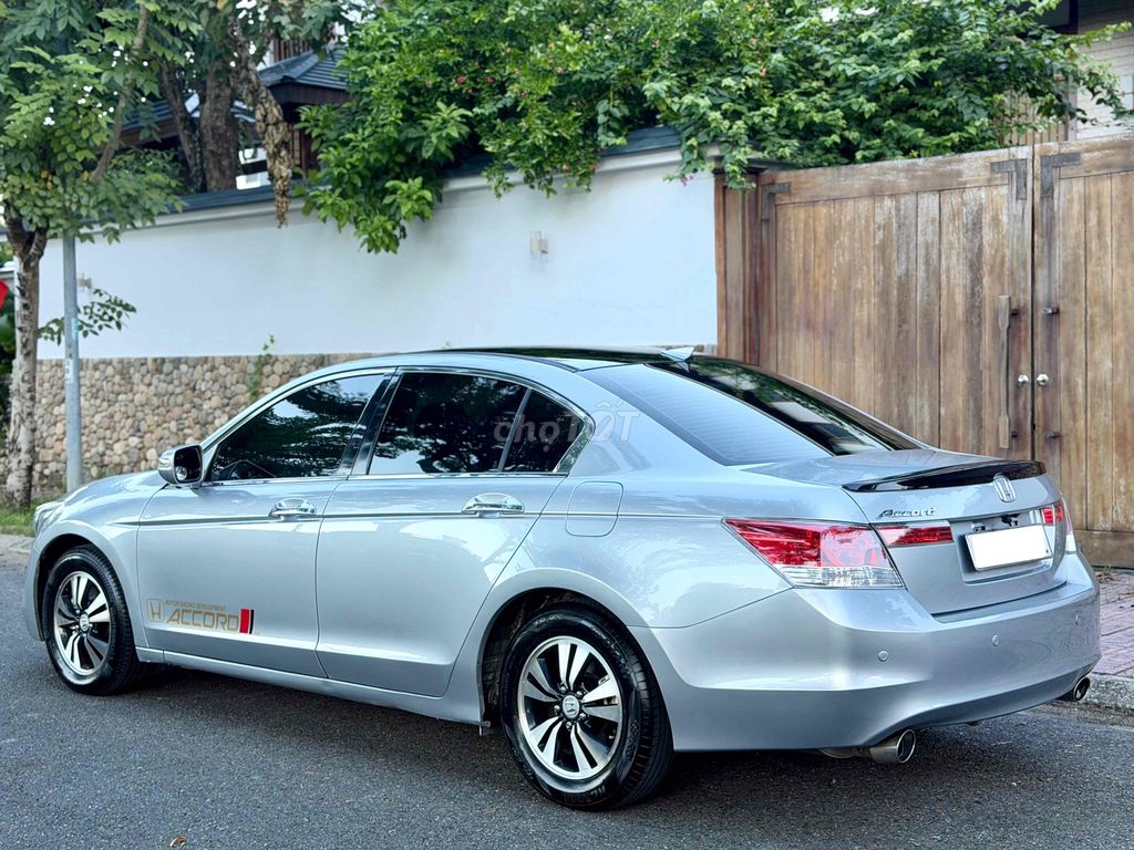 Хонда Аккорд 2.0AT 2009, серебро, 160000 км