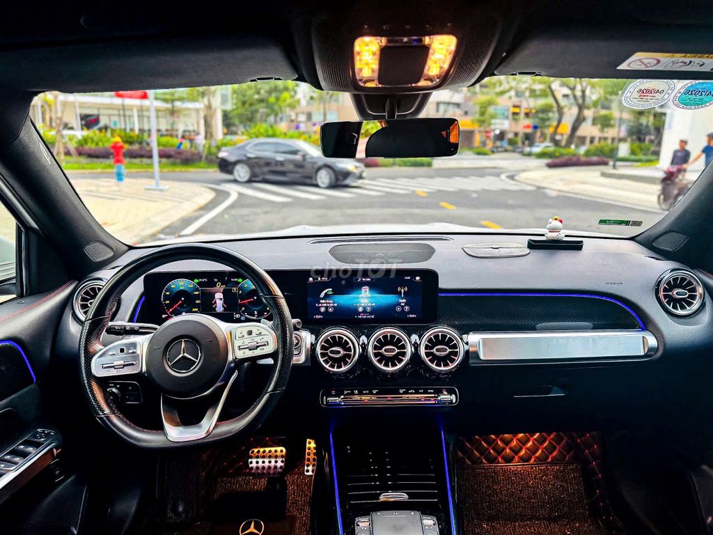 Mercedes-Benz GLB 200 AMG 2022 Trắng. Mua bán Ô tô tại Quận 7 Tp Hồ Chí Minh được đăng bởi JENNIE hình 5