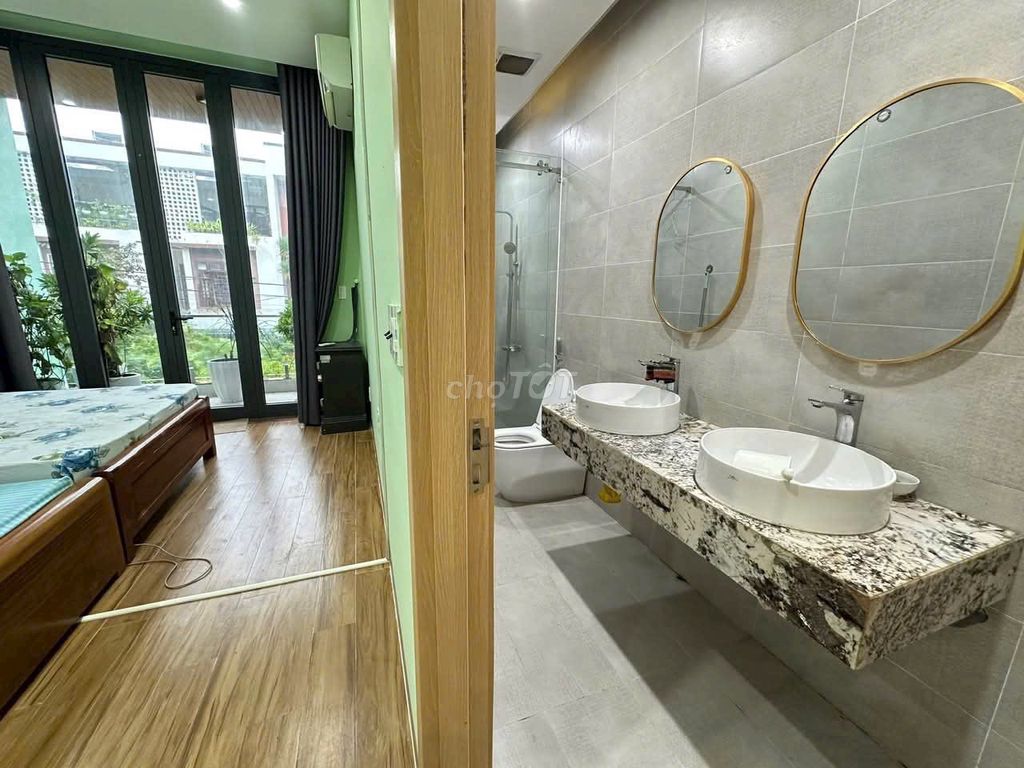 Меблированный дом с тремя спальнями в районе Đảo VIP — фото 7
