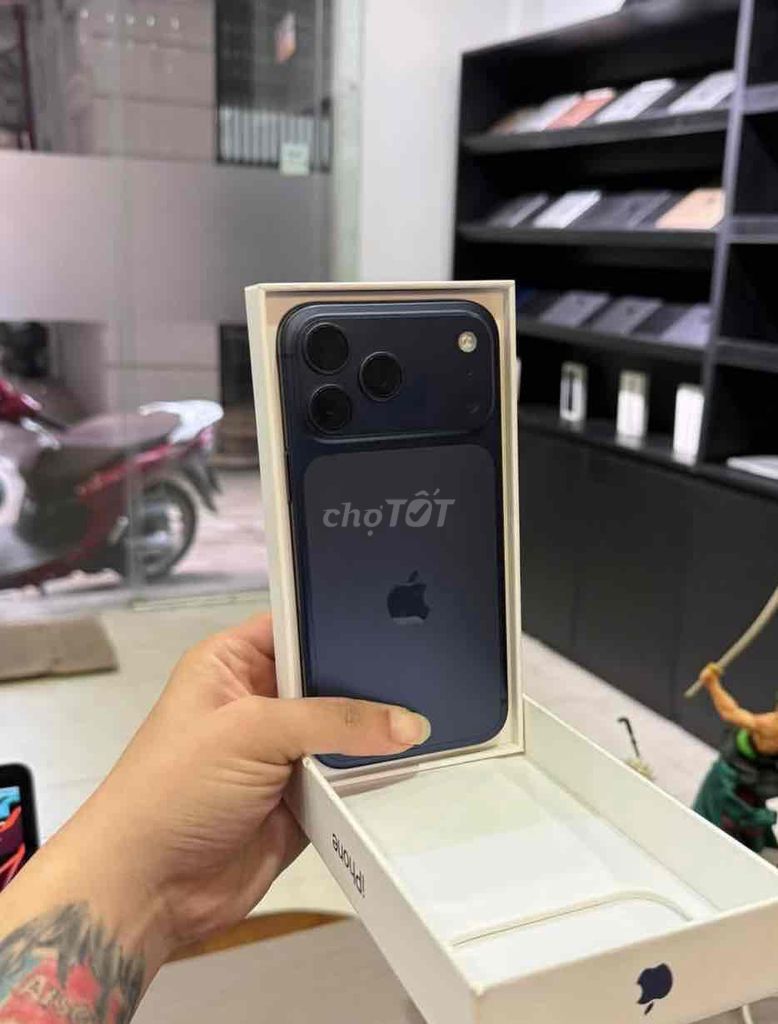 Apple iPhone 17 Pro Max 256GB Xanh Đậm Đã sử dụng. Mua bán Điện thoại tại Quận Đống Đa Hà Nội được đăng bởi KT Hà Nội Mobile hình 1