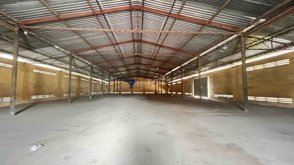 CHO THUÊ XƯỞNG 1300m2 , Pccc vách tường , đường Cont 24/24 tại xa nội