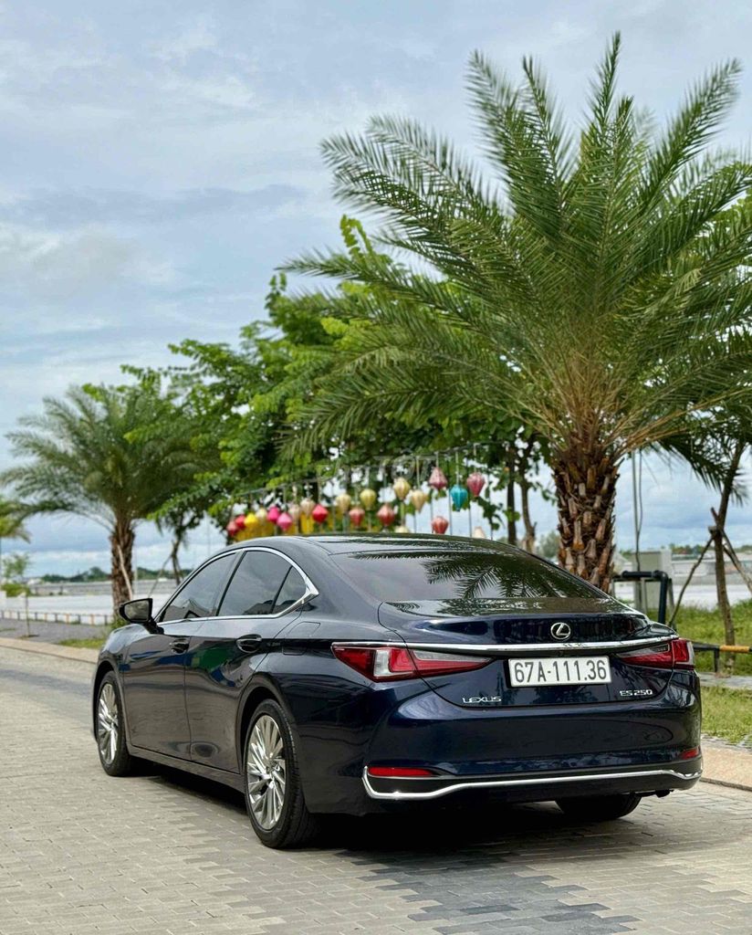 LEXUS ES250 2018 NHẬP NHẬT - 27000km. Mua bán Ô tô tại Quận Gò Vấp Tp Hồ Chí Minh được đăng bởi Ca Thị Thanh Huệ hình 10