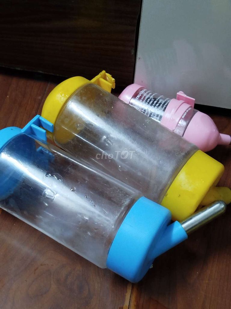 Bình nước cho chó mèo dung tích 300cc còn tốt. Mua bán Phụ kiện, Thức ăn, Dịch vụ tại Quận Hoàng Mai Hà Nội được đăng bởi Nguyễn Minh Thoa hình 1