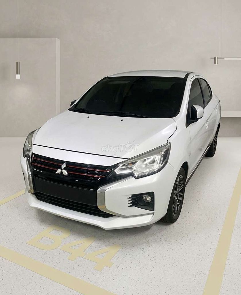 Mitsubishi 5 мест, пробег 3400 км, новое 99%, пленка 3M