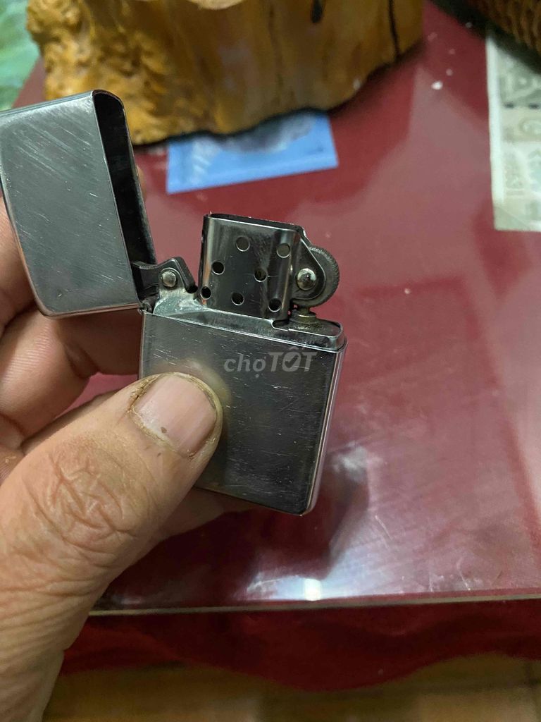 zippo như hình