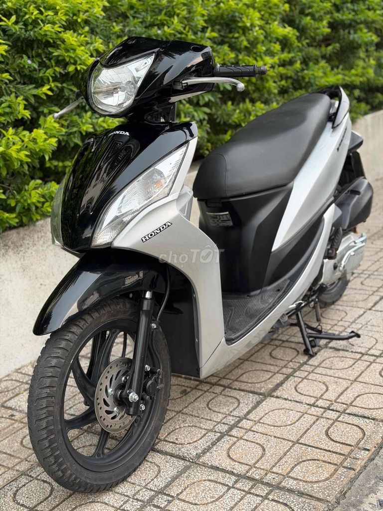 Honda Vision 2012 màu Bạc Porsche mới 80% giá rẻ
