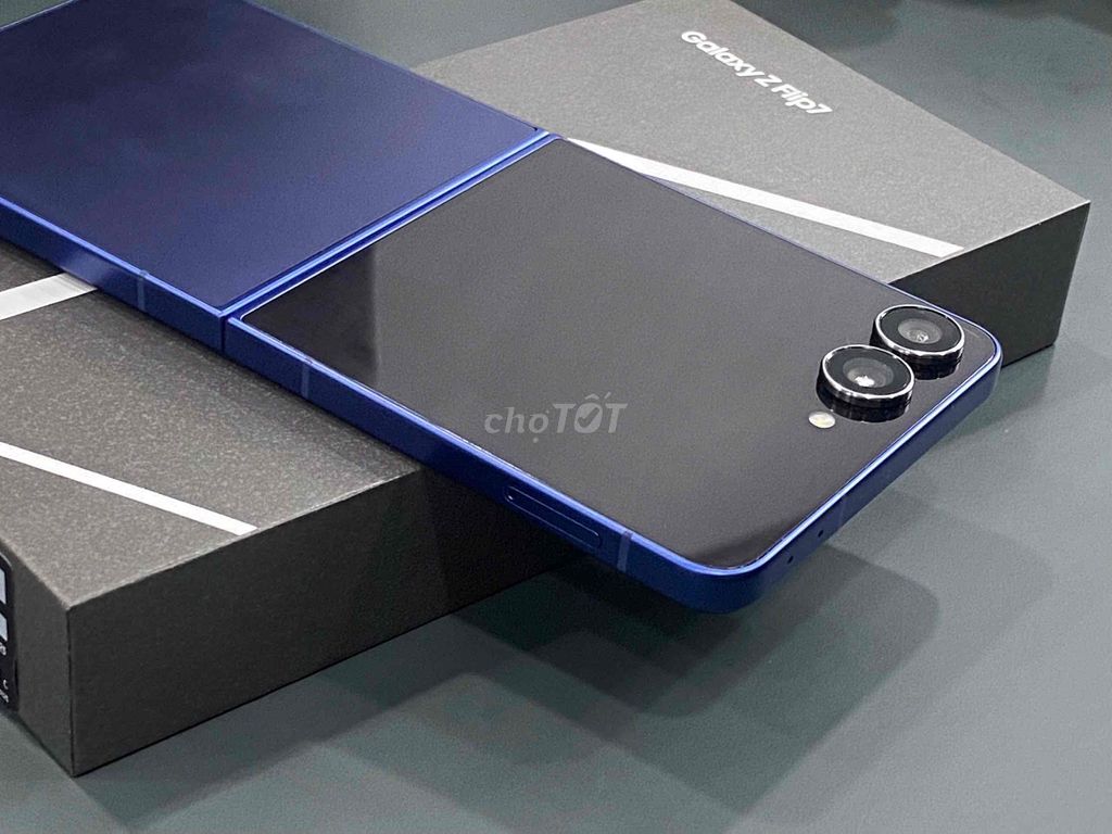 Samsung Galaxy Z Flip 7 256GB BH 7/2026 likenew 99. Mua bán Điện thoại tại Quận 5 Tp Hồ Chí Minh được đăng bởi Phong Công Nghệ hình 4