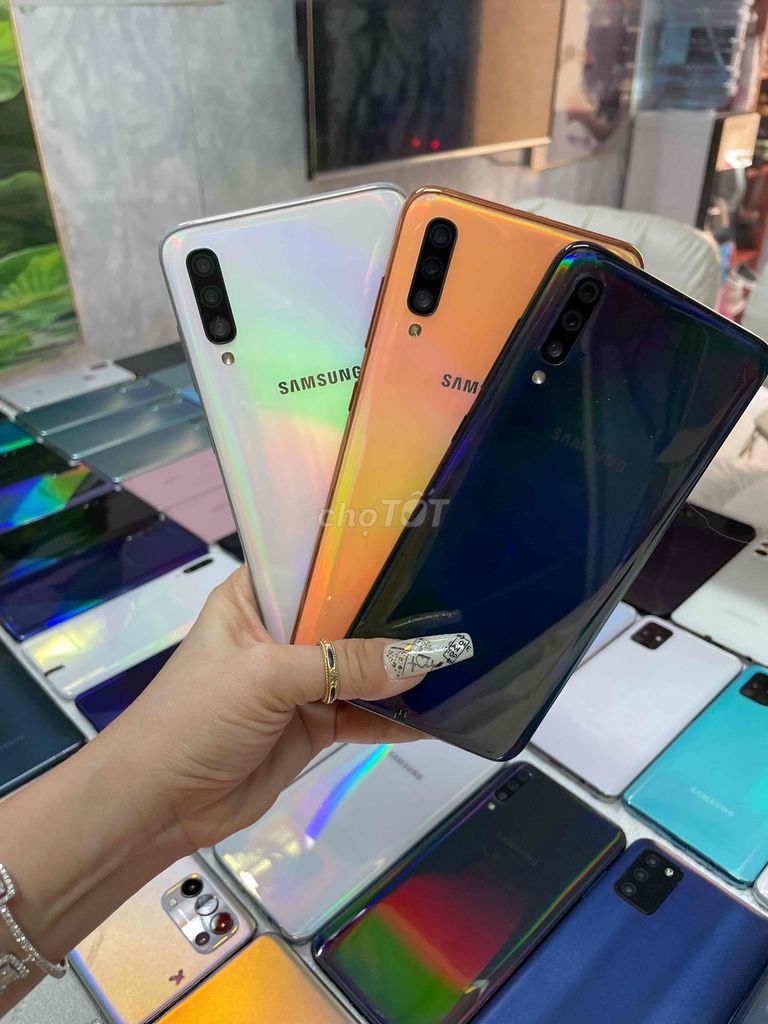 Samsung a70 ram 6/128gb keng K ZIN XIN TẶNG LUÔN