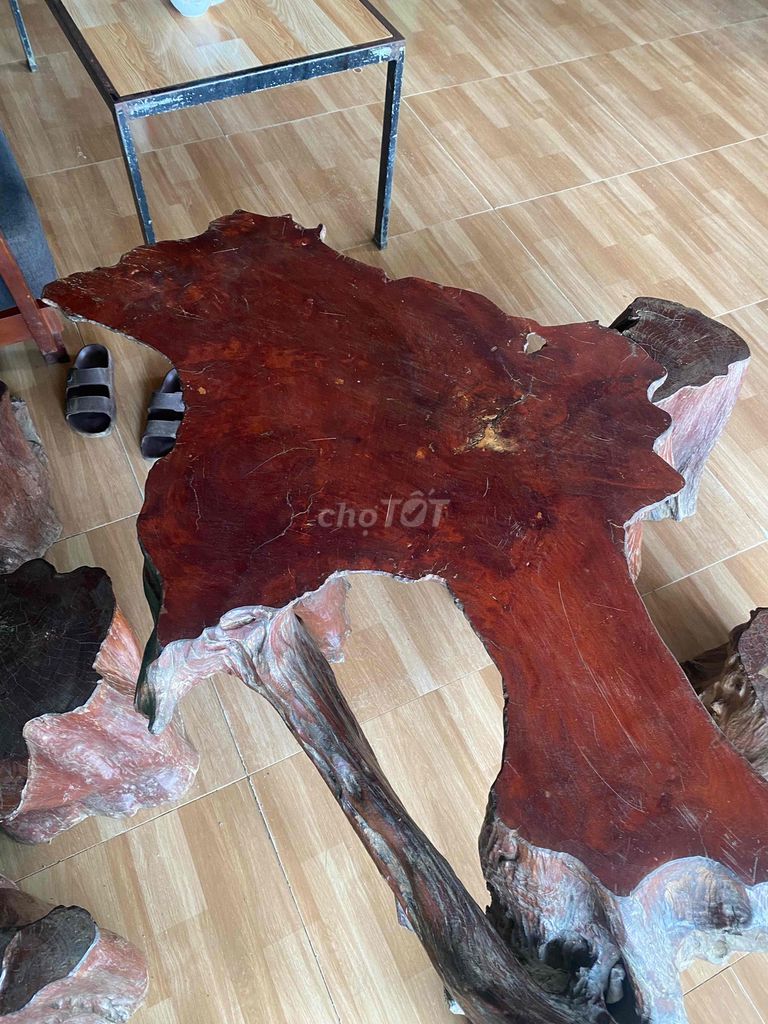 Bộ bàn ghế gỗ lim nghệ thuật Nâu đỏ 1 bàn 6 đôn. Mua bán Bàn ghế tại Huyện Nam Đông Thừa Thiên Huế được đăng bởi Kha hình 1