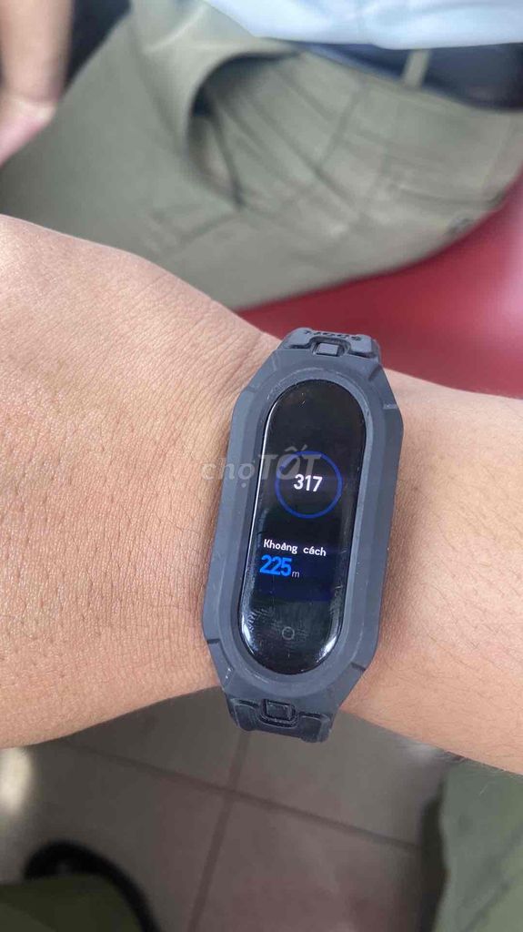 dư còn miband 5 cần bán