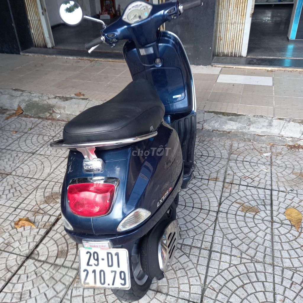 Bán xe Vespa xanh dương 2011. Mua bán Xe máy tại Quận Sơn Trà Đà Nẵng được đăng bởi Út Nguyễn hình 2